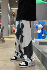 Lässige schwarze Hip-Hop-Jeanshose mit Batikmuster